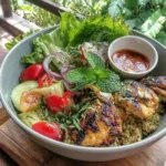 Bowl de Quinoa com Frango Grelhado Saudável