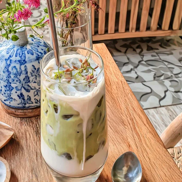 Delicious Coconut Iced Matcha Latte Recipe for a Refreshment