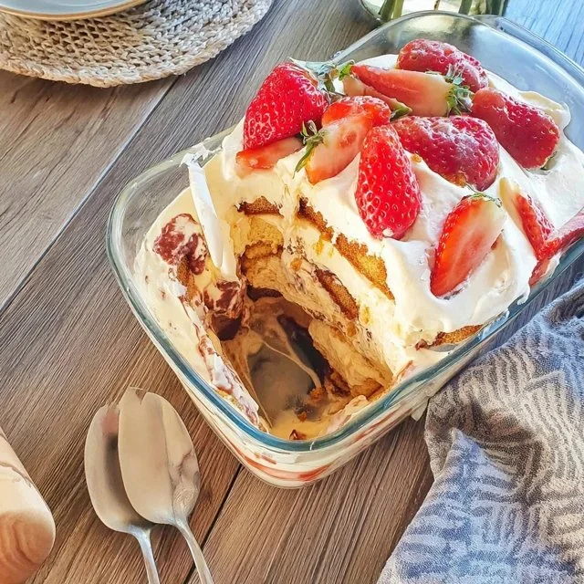 Delicious Strawberry and Mascarpone Tiramisu for Any Celebration