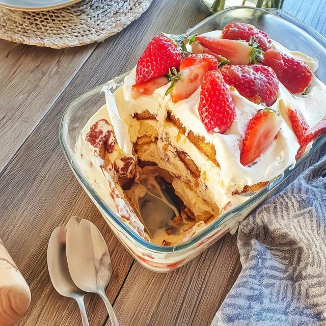 Delicious Strawberry and Mascarpone Tiramisu for Any Celebration