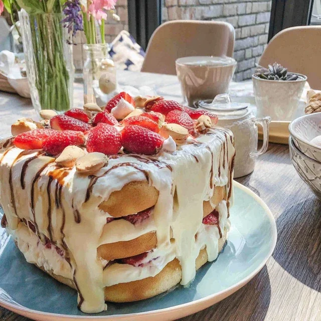 Delicious Strawberry and Mascarpone Tiramisu for Any Celebration