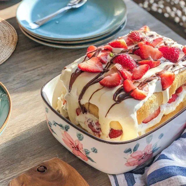 Delicious Strawberry and Mascarpone Tiramisu for Any Celebration