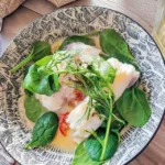 Filés de Bacalhau Cozidos no Vapor com Espinafre e Limão