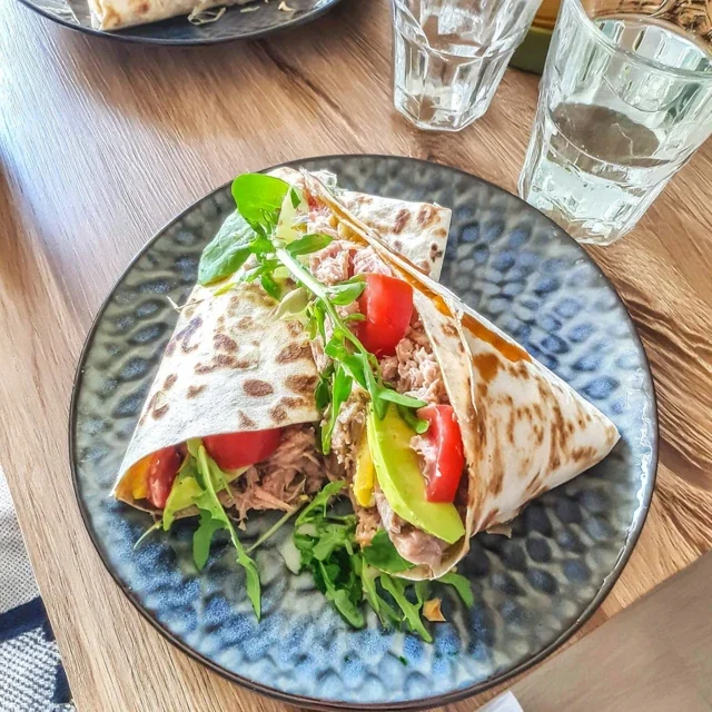 Flatbread de Atum, Abacate e Tomate, Uma Receita Rápida e Nutritiva