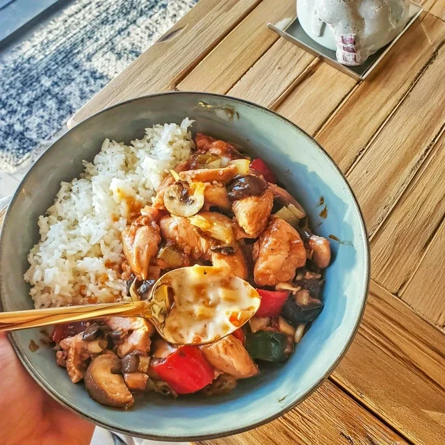 Frango Teriyaki Irresistível com Legumes e Arroz