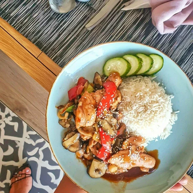 Frango Teriyaki Irresistível com Legumes e Arroz