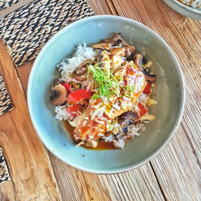 Frango Teriyaki Irresistível com Legumes e Arroz