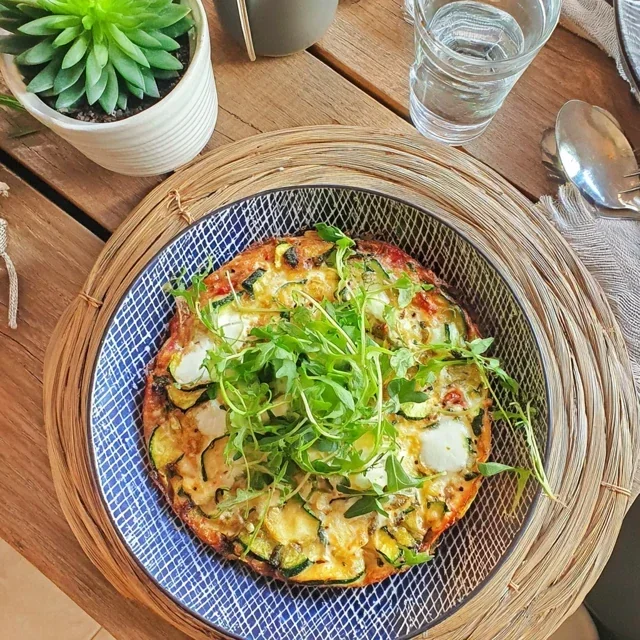 Frittata de Abobrinha e Ervas Frescas