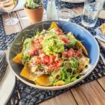 Nachos Irresistíveis com Guacamole Cremoso e Salsa Fresca