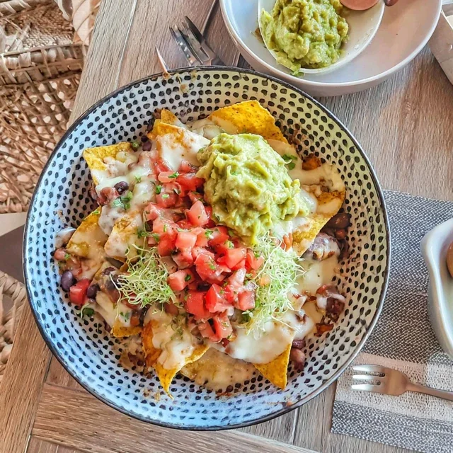 Nachos Irresistíveis com Guacamole Cremoso e Salsa Fresca
