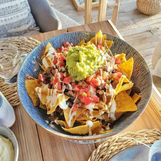 Nachos Irresistíveis com Guacamole Cremoso e Salsa Fresca
