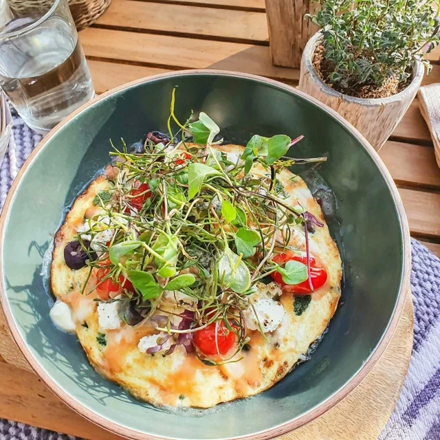 Omelete Gourmet de Ervas e Queijo de Cabra