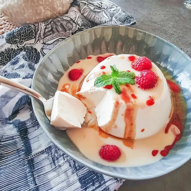 Panna Cotta de Baunilha com Coulis de Framboesa