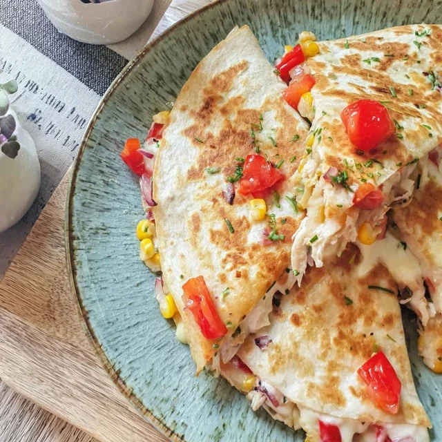 Receita Rápida e Saborosa de Quesadilla de Queijo, Milho e Pimentão