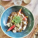 Salada de Lentilhas Verdes com Cenouras Bebê e Molho de Cominho