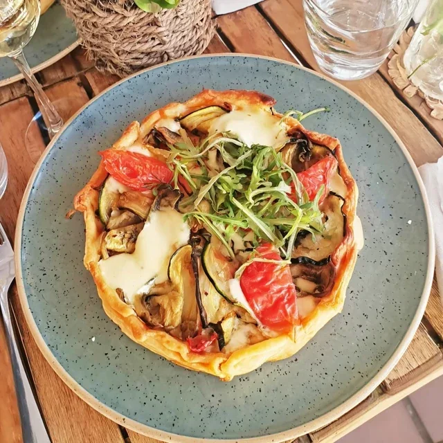 Torta de Legumes Grelhados e Queijo de Cabra