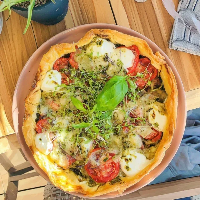 Torta de Pesto e Mozarela