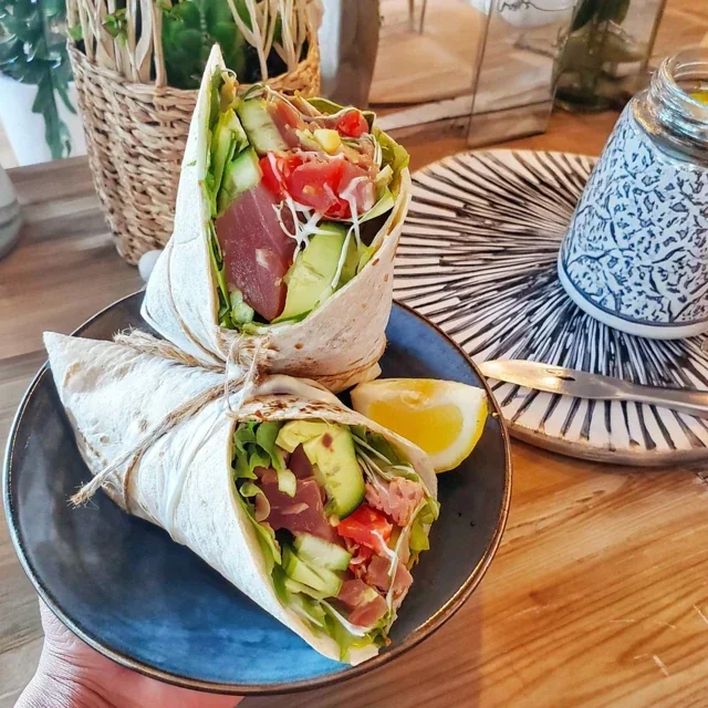 Wrap de Atum, Abacate e Pepino Saudável